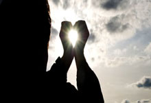 亿万28官网：[CBA]梅肯妙传 威尔逊追身三分应声入网.